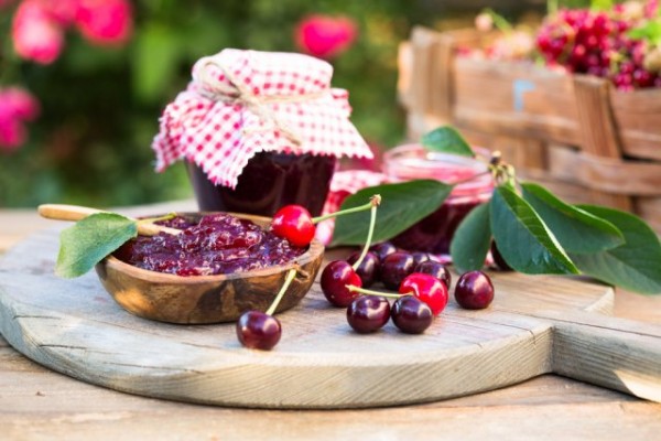 Рецепты заготовок из вишни на зиму: компот, варенье, вино, ягоды в собственном соку